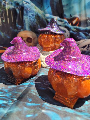 Pumpkin House Jar - Hideaway jar - Pumpkin Jar - Handmade resin pumpkin jar - Pumpkin house with witch hat - Optional light up pumpkin house - image4